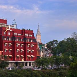 M Village Premier Hotel Xuan Huong Lakeside, a brand of Modern Village Lifestyle, hotel in Da Lat