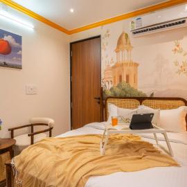 Citrus Abode Home with Breakfast and Pickup, hotel in Udaipur