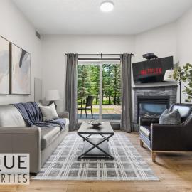 Luxury Rockies Escape - Pool&HotTub - King Bed - AC!, hotel em Canmore