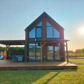 Ferienhaus Dziwna 70qm bis 7 Gäste mit Fass-Sauna, Whirlpool, großer Terrasse, eingezäuntem Garten & bis zu 6 Hunde kostenlos