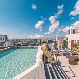 Breakfast Included at Regatta Living 605, hotel in Los Prados