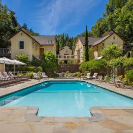 Farmhouse Inn, hotel in Forestville