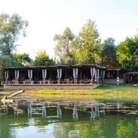 Skadar Lake Life، فندق في Železnička Stanica Zeta