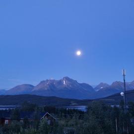 Mountainview apartment, hotel u gradu Storsteinnes
