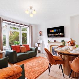 Crew Comfort Walsall Sleeps 6 Fast Wi-Fi