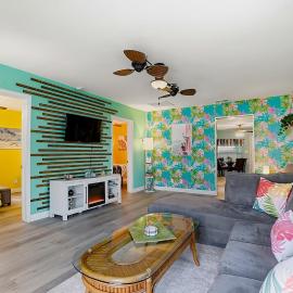 Historic Downtown Ft Myers Bungalow, hotel in Fort Myers
