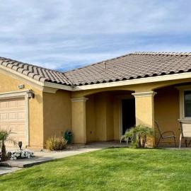 Family 4BR Home with Spacious Backyard, hotel in Coachella