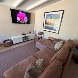 Renovated & reclaimed cozy downtown Davis house