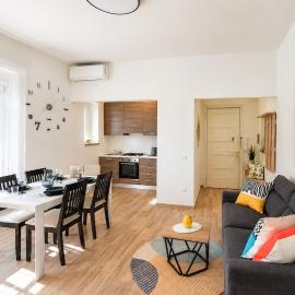I-SEE-OASIS Lake View, Terrace, Private Parking