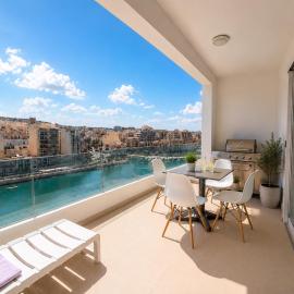 St Julian`s Seafront 2Br Apartment Spinola - BBQ Central & Peaceful, hotel en Paceville