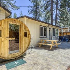 Peaceful Lake View Getaway Close to Tahoe's North Shore Beach with Deck Sun Room