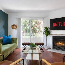 Upscale 4BR Urban Townhome I Sleeps 10