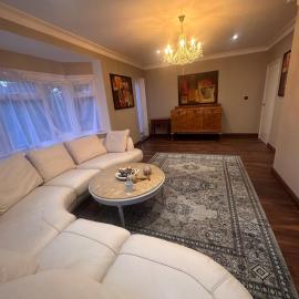 Avondale Gardens Spacious 4 Bed Home