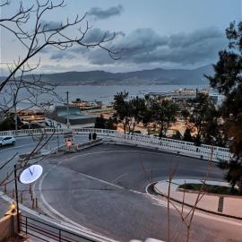 1901 CLOCK TOWER ROOM Spacious, Bright, and Comfortable with Unobstructed Ocea, hotel in Konak