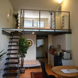 Loft-Style Maisonette with Cozy Garden、Kilchbergのホテル