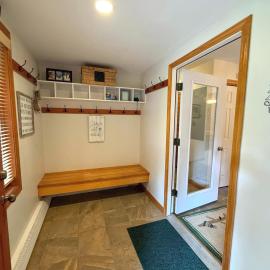 W75 Cozy Bretton Woods Retreat - Gas Fireplace - 2 min to Ski Area - Tennis Courts & Hiking Trails, hotel v mestu Bretton Woods