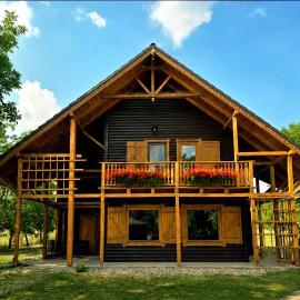 Komondor Vendégház, hotel in Vácrátót
