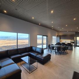 Luxury Cabin with Sauna Jacuzzi and Views Sleeps 10, хотел в Селфос