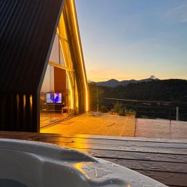 Chalé 4 Elementos Teresópolis - vista panorâmica e privacidade, hotel em Teresópolis