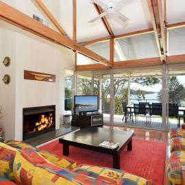 Lake Macquaries' Edgewater Escape at Morisset Memories
