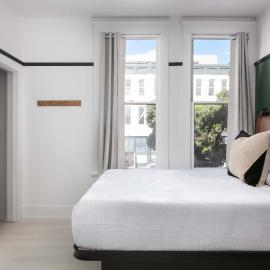 1BR Escape Queen Bed WiFi & Kitchenette