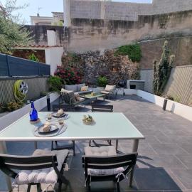 Casa espaciosa a 600m de las playas de Empúries con terraza privada - HISP-236-167, hotel in Torroella de Montgrí