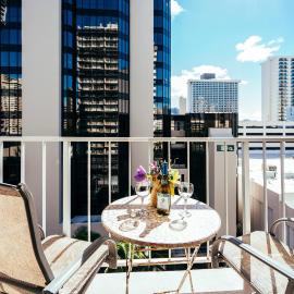 Marine Surf Waikiki Condo Short Walk to the Beach wFull Kitchen Parking