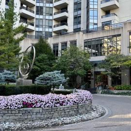 Home stay - Room with Yonge Street view and 3 Star Hotel Amenities