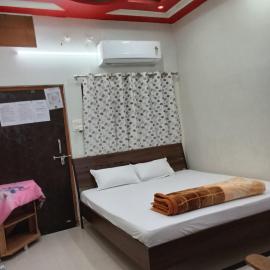 tHE AARYAN VATIKA HOMESTAY MAIHAR, hotel in Maihar