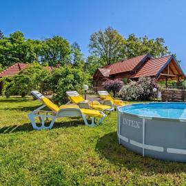 Family Retreat near Zagreb with Pool & Garden - Happy Rentals, hotel in Velika Buna