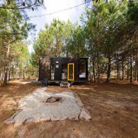 The Hideaway at Novena Pines by Tiny Away, hotel Thulimbah-ban