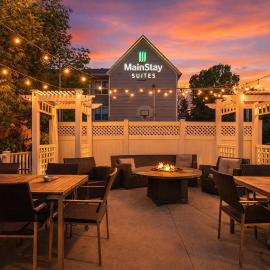 MainStay Suites Appleton Airport - Fox River Mall Area, hotelli kohteessa Appleton