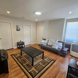 Two Bedroom Apartment with Parking 5 to 10 Min to PATH for NYC，哈里森的飯店