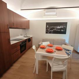 Il Portico - Appartamento Deluxe con Dehor Relax - nel centro di Pont-Saint-Martin, hotel sa Pont-Saint-Martin