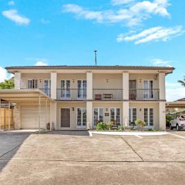KozyGuru | Thornleigh | Charming Two-Bed Townhouse