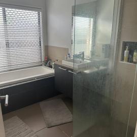 Cozy Room Rental in Caloundra West with Private Facilities, hotel in Caloundra West