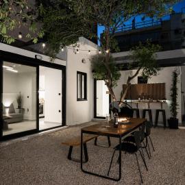 Athelio Boutique Home, Private Courtyard, Outdoor Bar & Shower, hotel em Piraeus