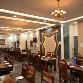 Hotel Cozzy Inn, ξενοδοχείο σε Chaumu