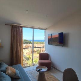 Between Calvi and Ile Rousse seaside، فندق في لوميو