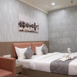 Hotel Emirest, hotel u gradu Bhilad