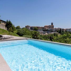 Persolis luxury sun residence, ξενοδοχείο σε Kojsko