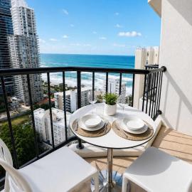 Level 20 King Bed Suite with Ocean Views, hotel in Gold Coast