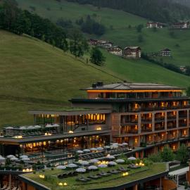 DAS EDELWEISS - Salzburg Mountain Resort, hotelli kohteessa Grossarl