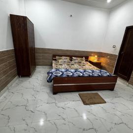 UP32 Homestay -nearby Medanta pallassio lulu Pgi airport