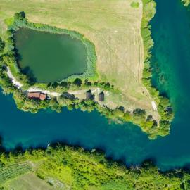 A frame Una&Lake: Bihać şehrinde bir otel