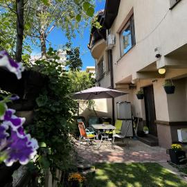 Vila luminoasa cu curte privată
