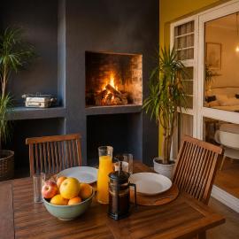 Loddey's Self Catering Units by Beach Collection Winelands, khách sạn ở Strand
