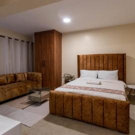 Rustic Studio in CBD with free WI-FI, hotell i Nanyuki