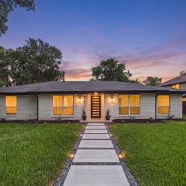 Bright Dallas Retreat with Fire Pit & Games