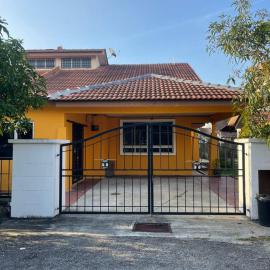 FAs KLIA Guesthouse, 4BR 4 AC , NEAR KLIA, NILAI, hotel in Sepang